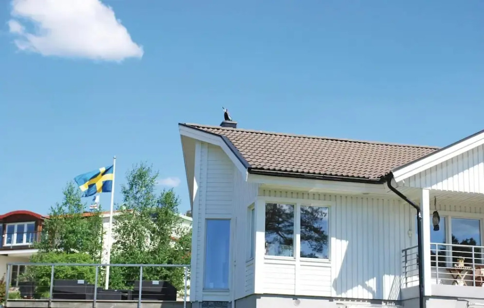 Beautiful Home in Västra Frölunda With 3 Bedrooms and Wifi