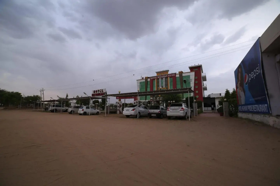 OYO 40536 Hotel Highway Pride