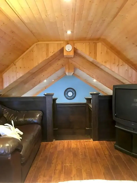 Tranquil Waters Inn - The Deer Lake Loft