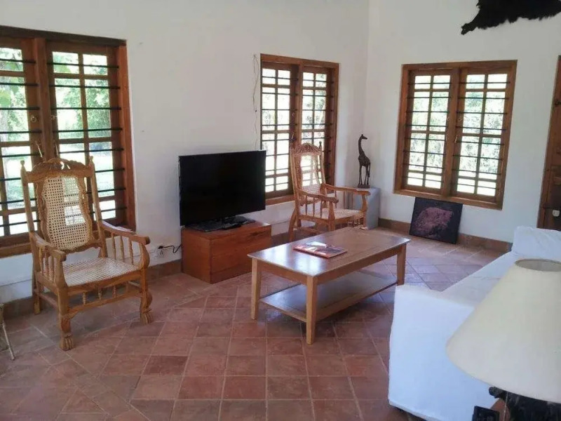 Captain's Lake Safari Lodge