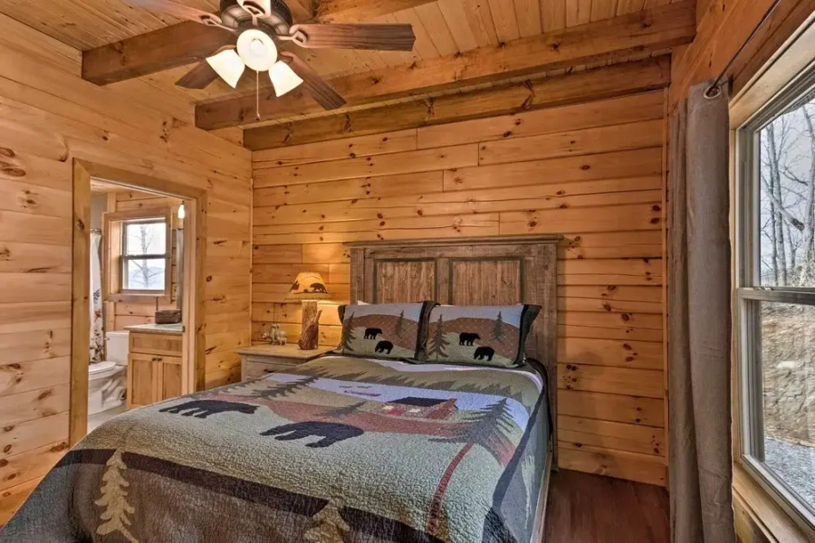 Elevated Cabin Bordering Smoky Mountain Nat'l Park