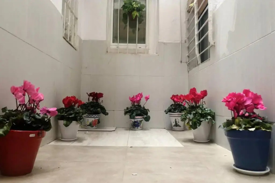 M5 Cool Terrace. Metro 1 min. Center 15' by metro