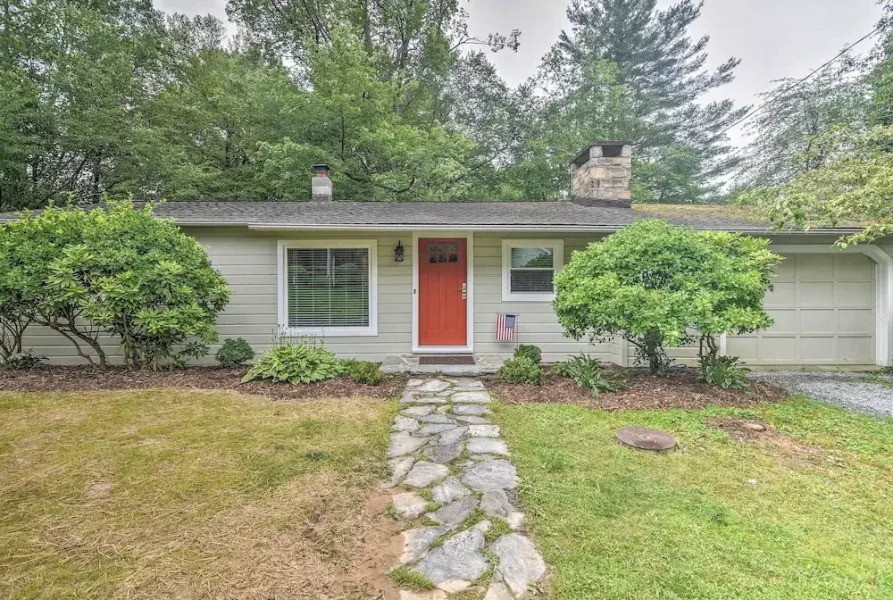 Blowing Rock Home: 1 Block to Downtown!