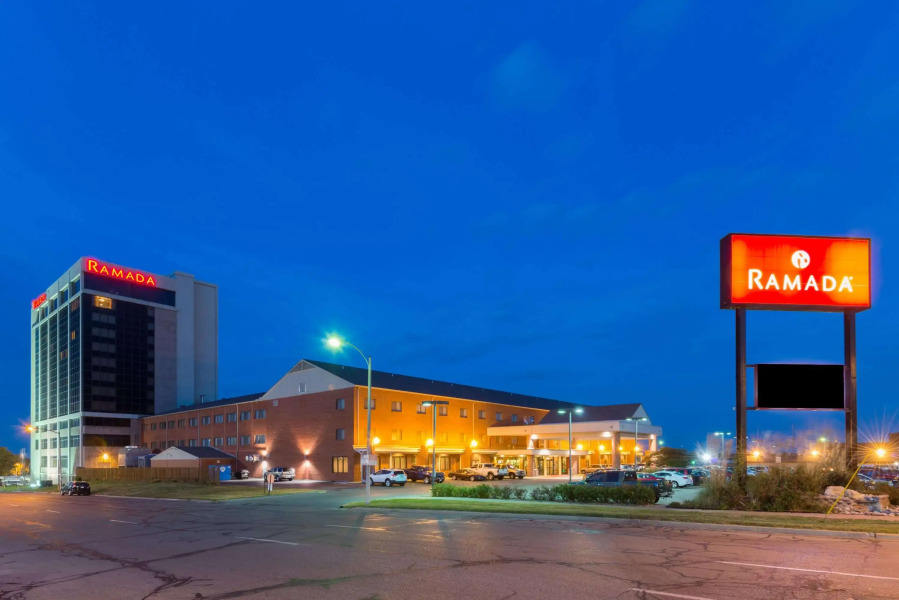 Ramada Hotel & Convention Center by Wyndham Topeka Downtown
