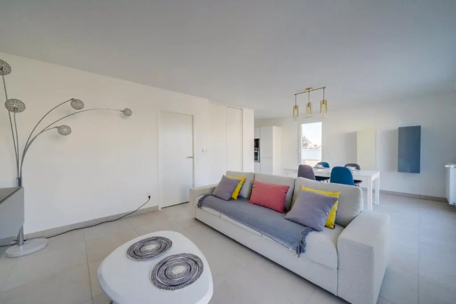 New apartment with terrace and parking