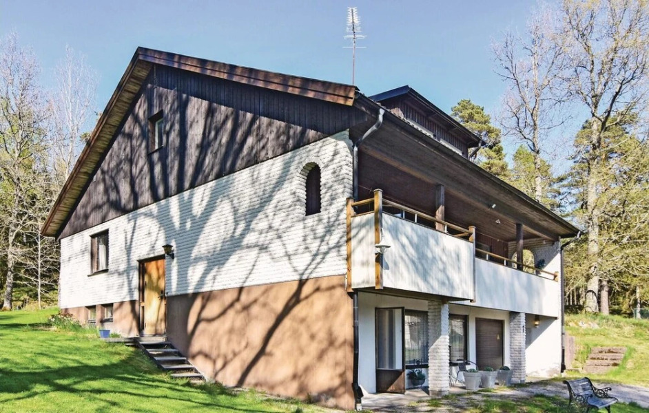 Stunning Home in Håverud With 4 Bedrooms and Internet