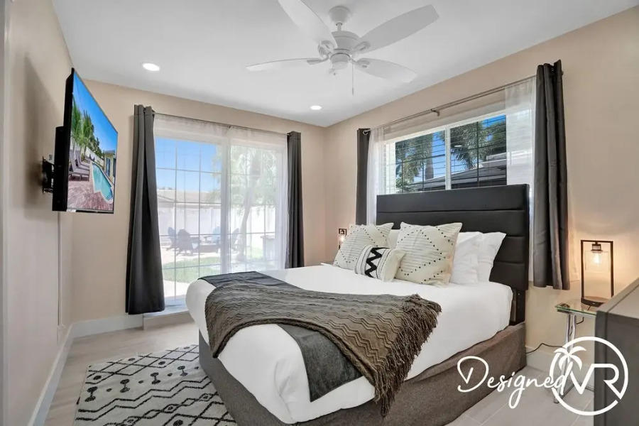 Close to Beach 4Br with Heated Pool