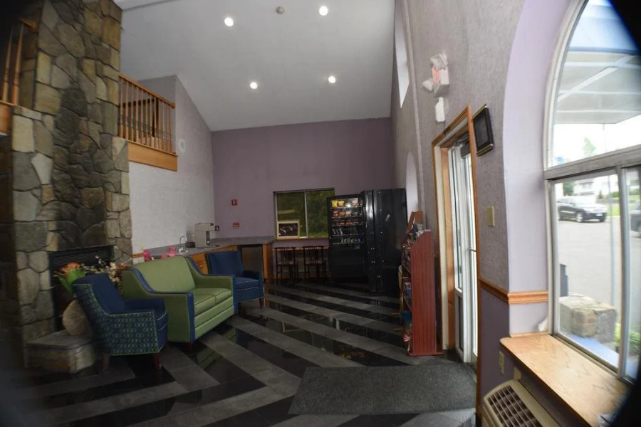 AmeriVu Inn & Suites