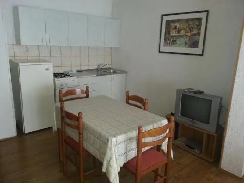 Apartments Buffet 2B