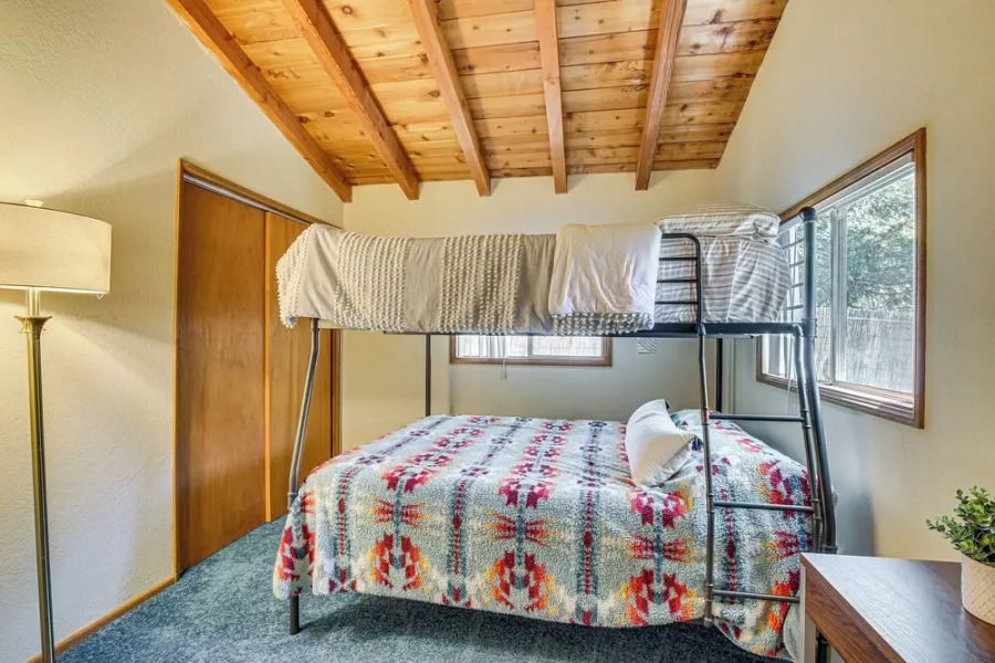 Cedar Glen Cabin  3 Mi to Lake Arrowhead Village!