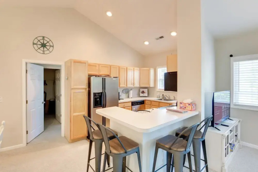 4 Mi to Beach: Lewes Townhome w/ Ping-pong Table