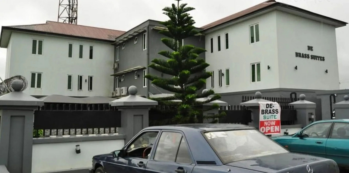 De Brass Suites Hotel