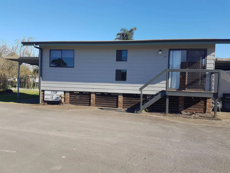 Bentley Waterfront Motel & Cottages