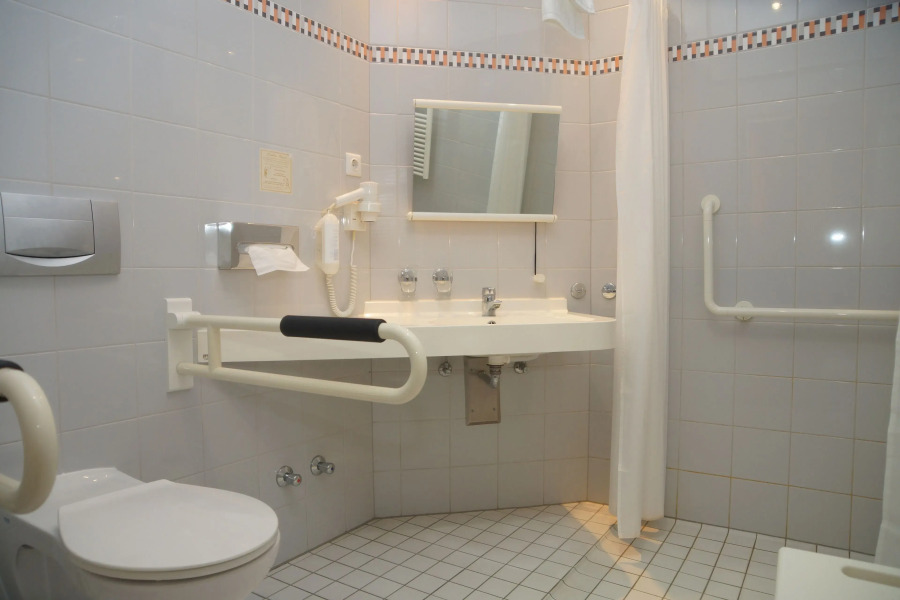 Warias Hotel & Restaurant