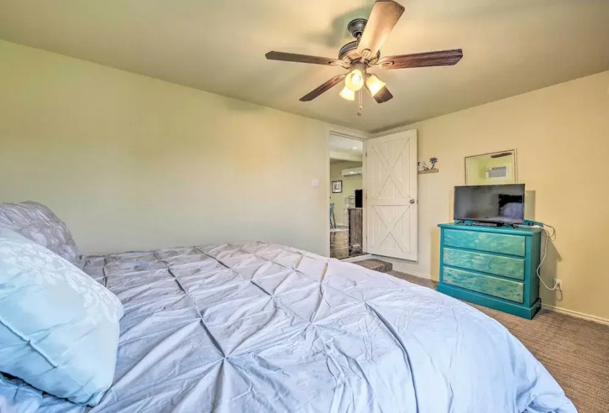 Half-mi to Seadrift Harbor: Seadrift Home w/ Deck