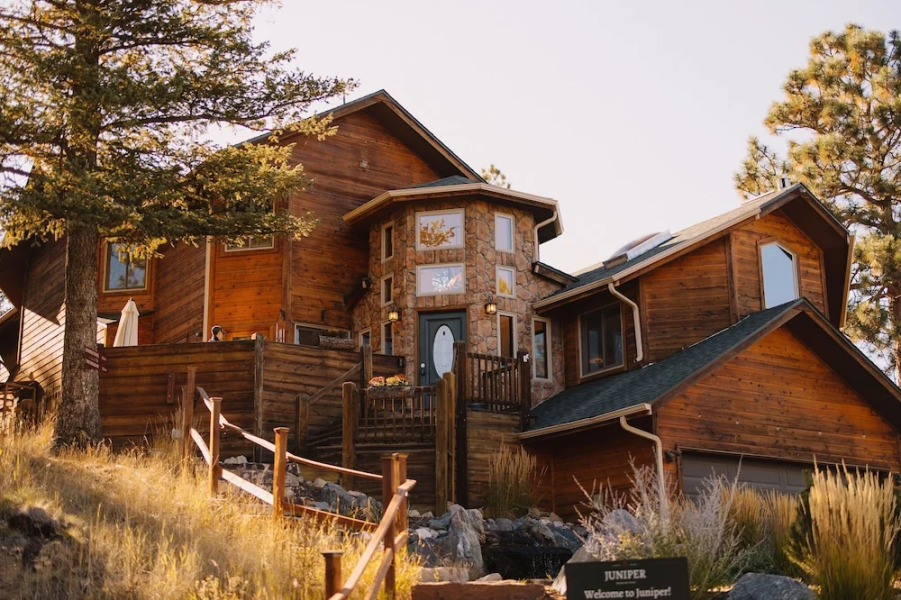Juniper Lodge & Treehouses