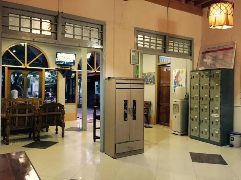 Mr. Charles Guest House - Hostel