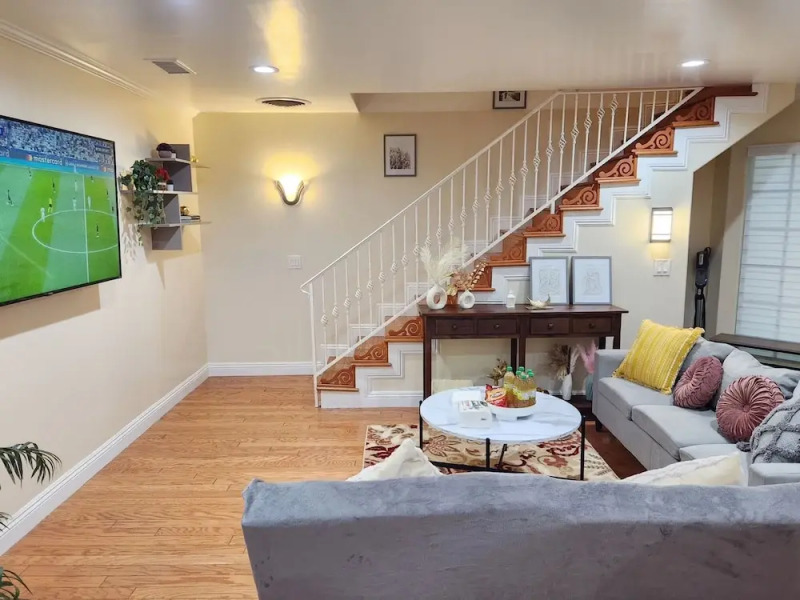 Monterey Park Retreat Spectacular Views Comfort