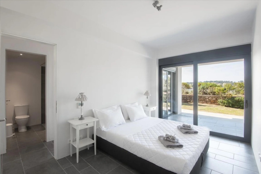 Minimal Sea View Maisonette