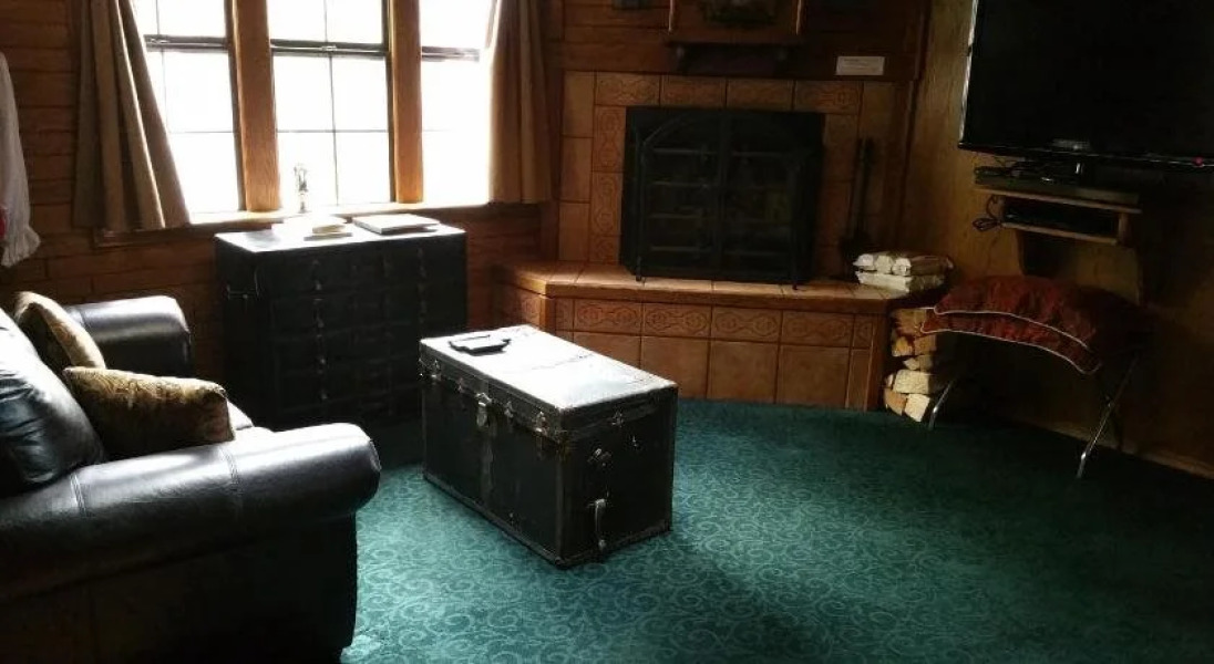 Castle Wood Theme Cottages- COUPLES ONLY