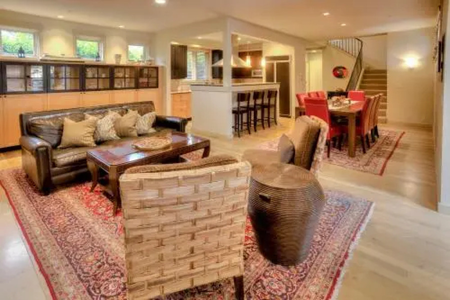 The Eagle Harbor Inn