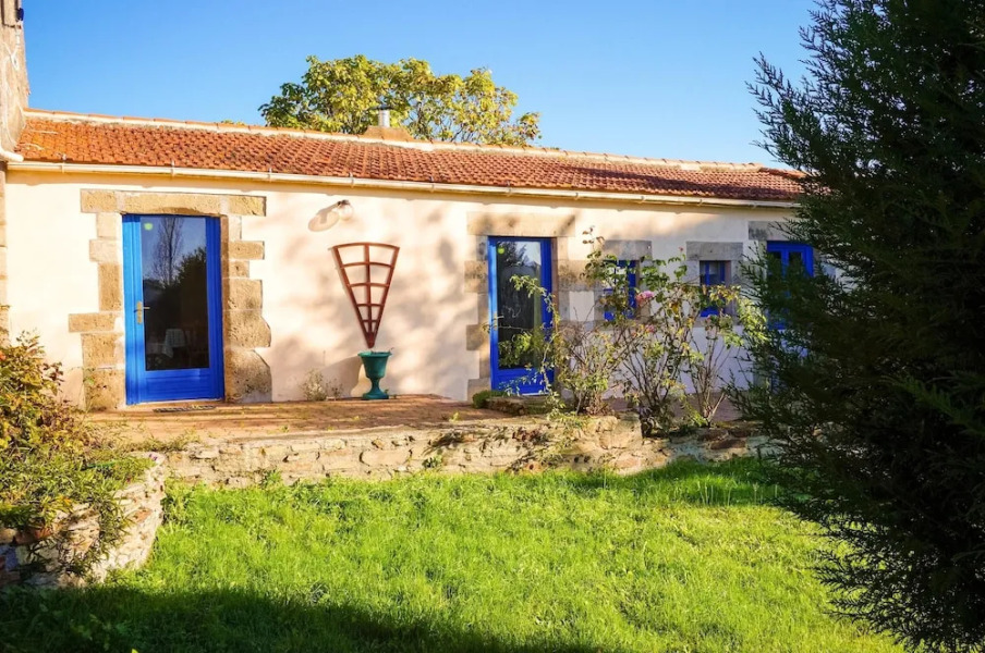 House With 2 Bedrooms in Froidfond, With Pool Access and Furnished Ter