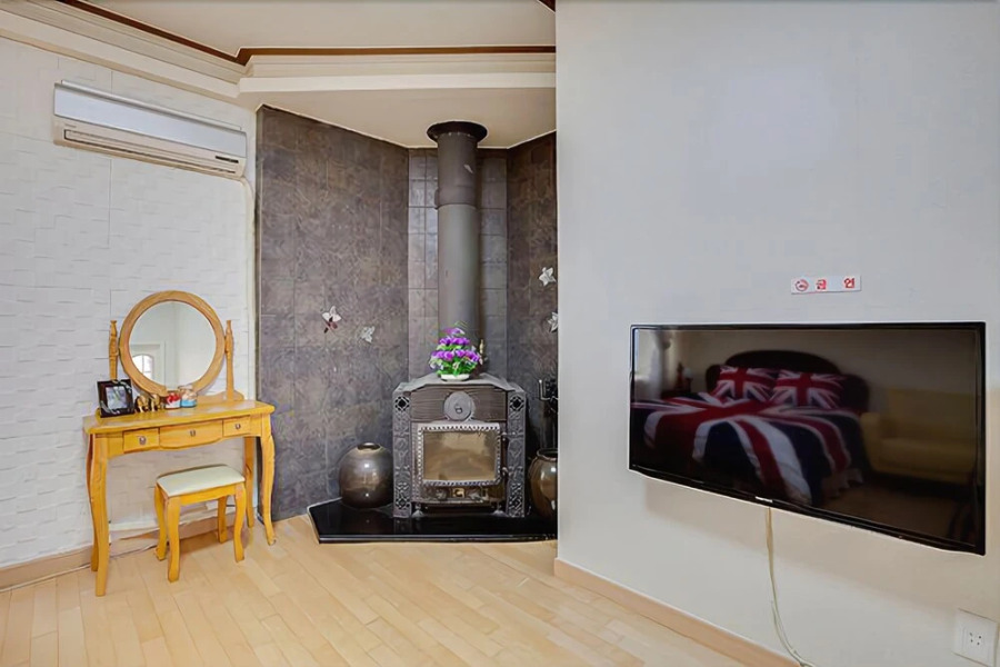 Yangpyeong Over the Mountain Pension