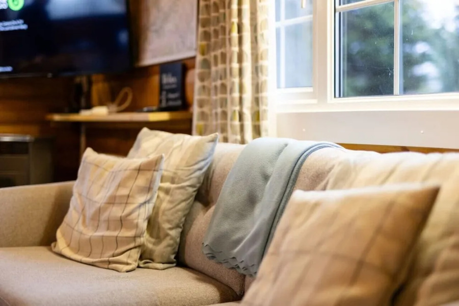 Rural 3 Bed Log Cabin Getaway