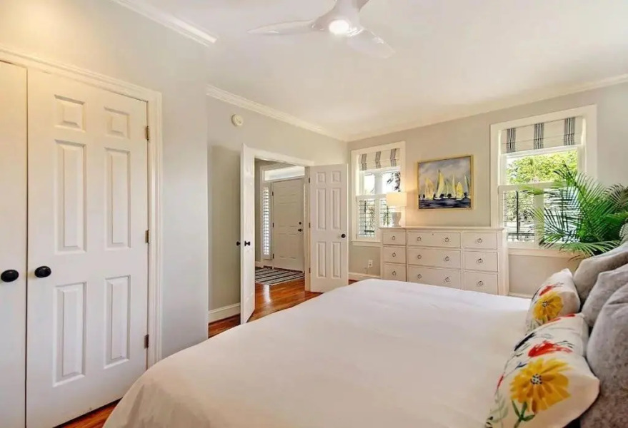 Luxury Modern Home- Steps 2 Beach, Private Pool/Bar, Sleeps 16, 7 BD-5.5 BR- 'The Lucky Penny'