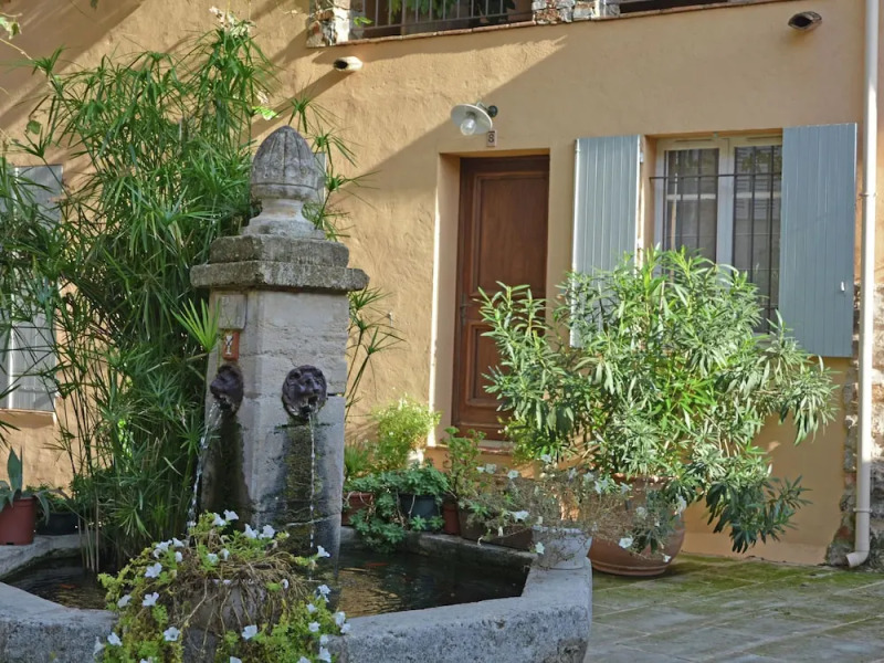 Air Conditioned Apartment in Residence With Heated Swimming Pool Near the Beaches