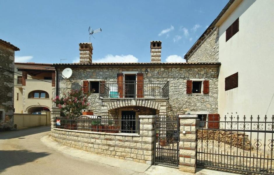 Amazing Home in Kastelir With 3 Bedrooms and Wifi