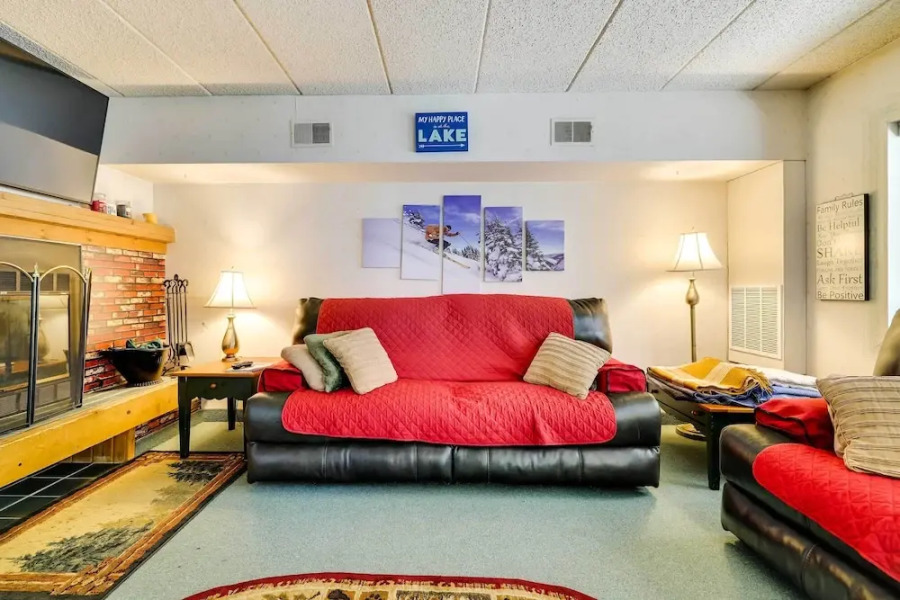 1 Mi to Big Boulder: Lakefront Unit w/ Pool Access