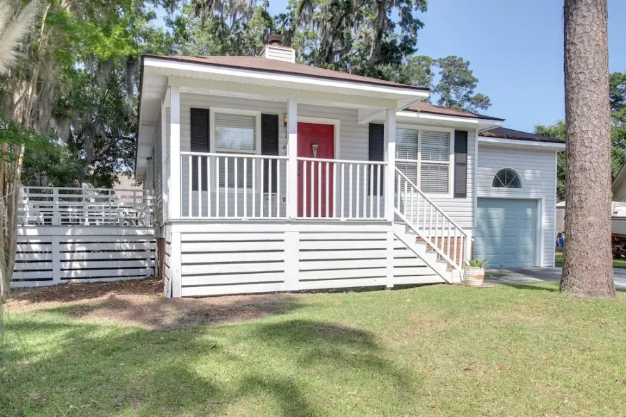 Proximity Place, Cozy Savannah Home w/ Deck!