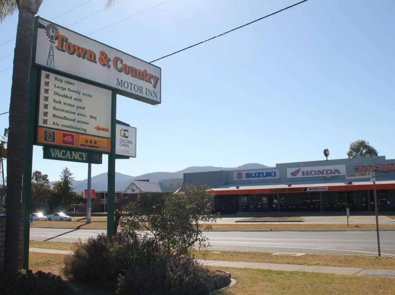 Town & Country Motor Inn