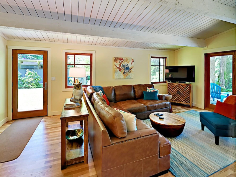 Fletcher 5551 - 3 Br home by RedAwning