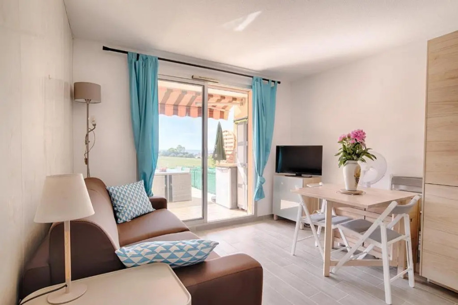 Beautiful Studio With Terrace Near The Sea!