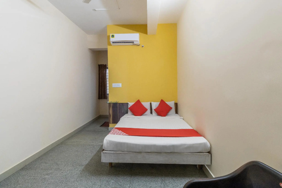 OYO 70384 Supriya Lodge