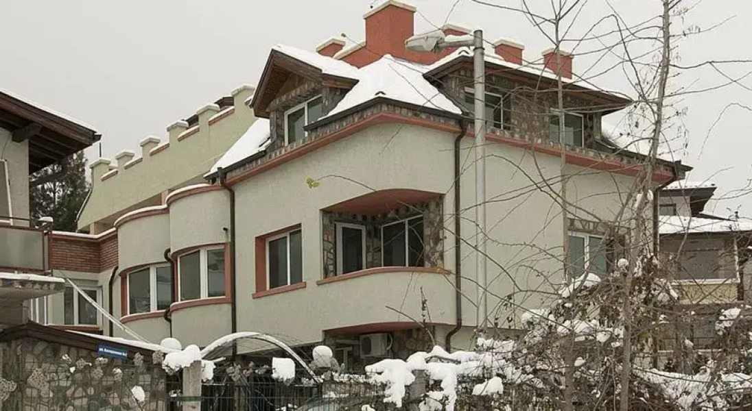 Guest House "Momchil"