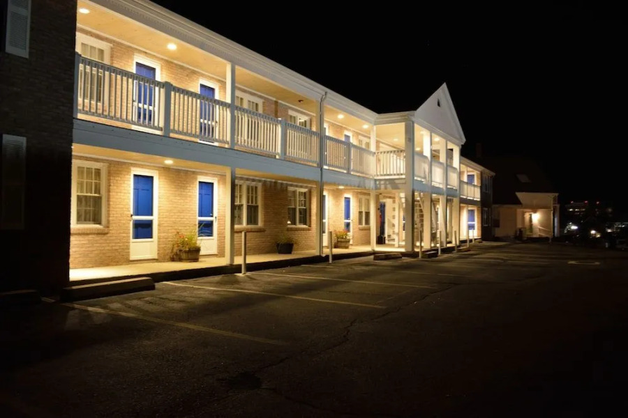 Cape Cod Harbor House Inn
