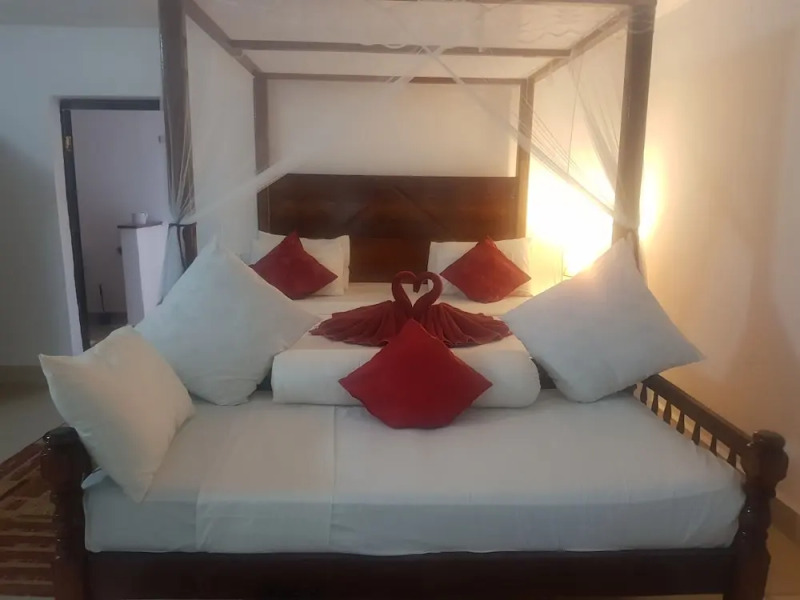 Room in Guest Room - Romantic Room With Access to Beach Ideal for 2 Guests, in Kigomani, Zanzibar