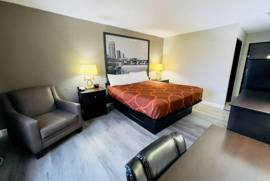 Super 8 by Wyndham Shakopee