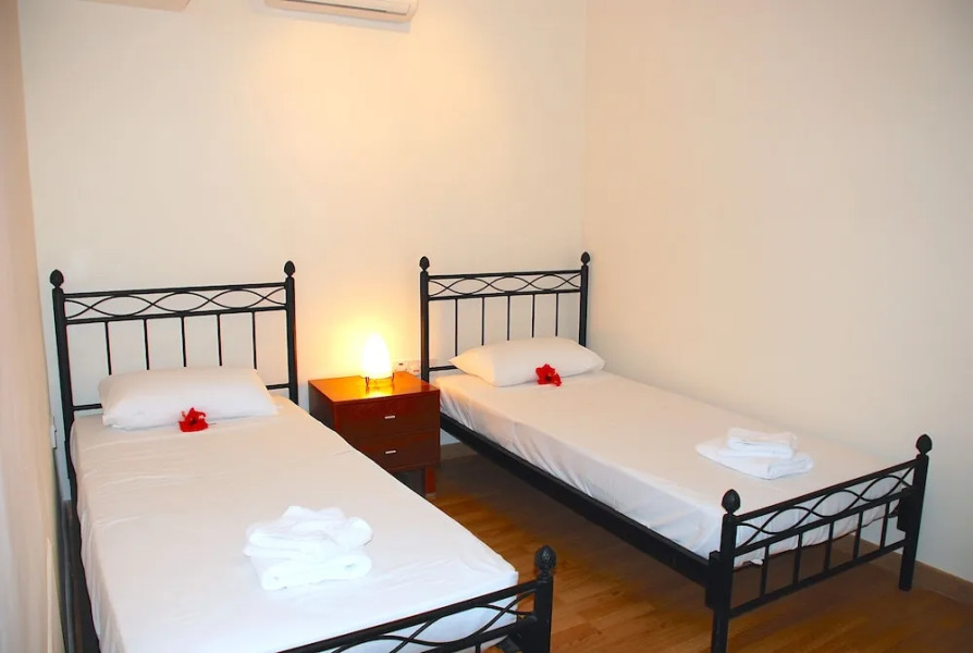 Charming 3 bedroom villa 'EZ02' with beautiful views, communal pool and resort facilities, Zephyros Village on Aphrodite Hills Resort