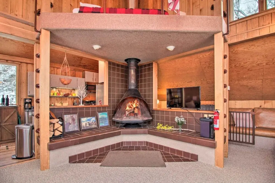 Walk to Ski Trails: Ludlow Home on Okemo Mountain!