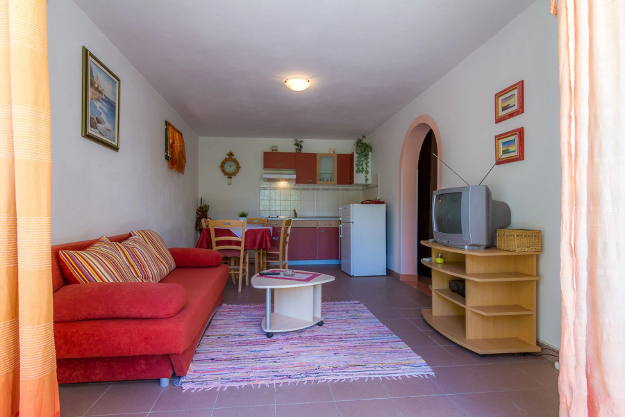 Apartment Anđeo - 80 m from beach : A5 Barbat, Island Rab