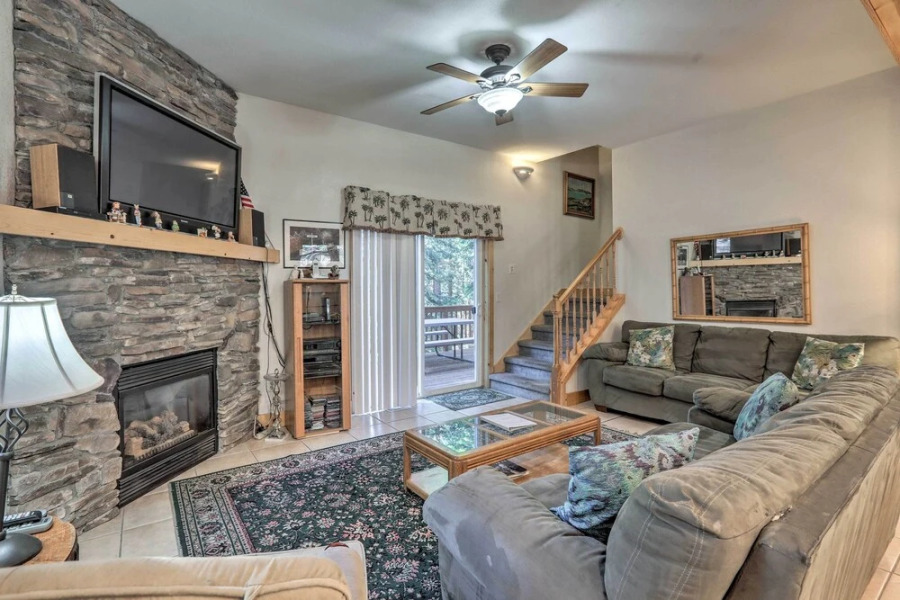 Carnelian Bay Home w/ Hot Tub Near Tahoe Skiing