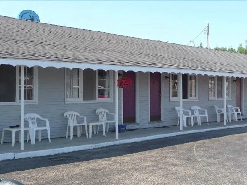 Bayview Lakefront Motel