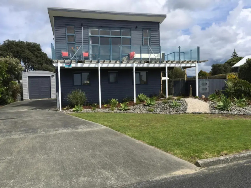 Oceans 8 - Mangawhai Heads Holiday Home