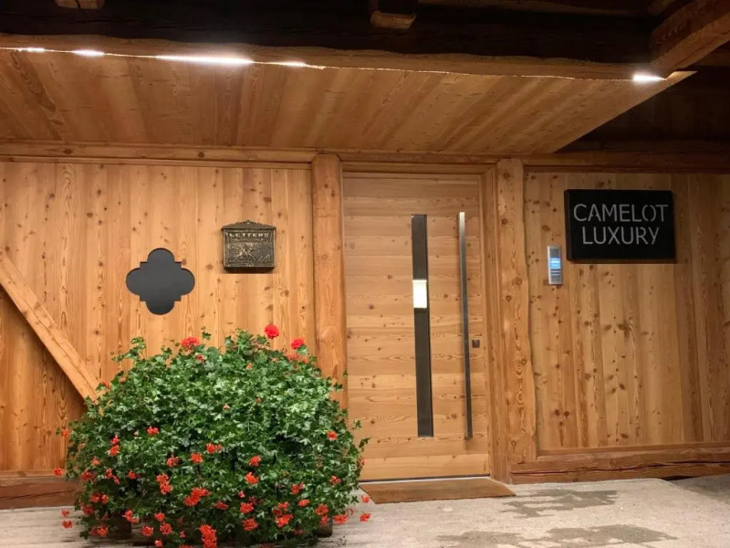 Camelot Luxury Houses Horses