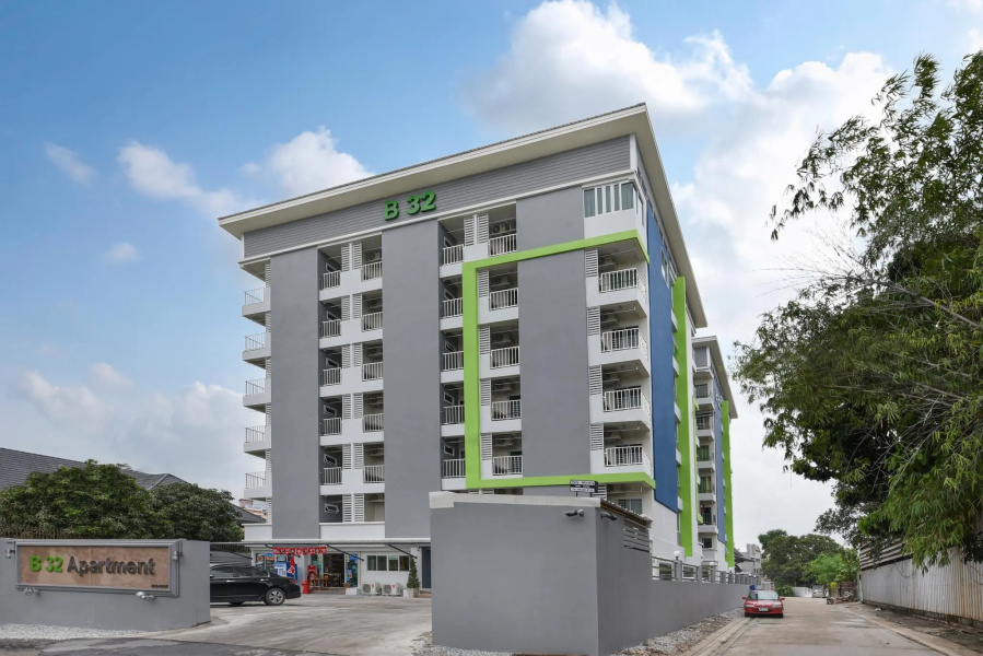B32 Apartment