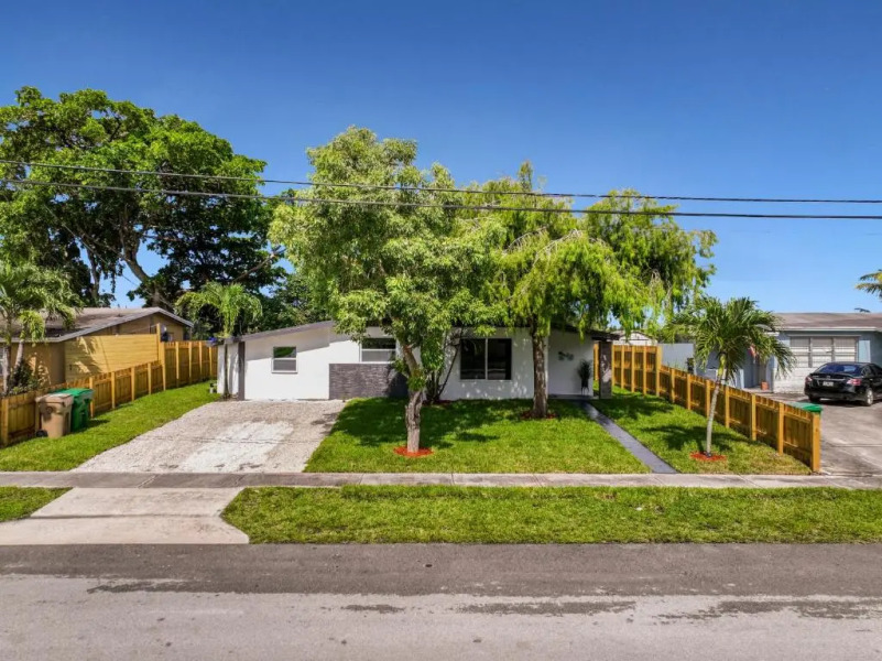 Cheerful 2 Bedroom Lakehouse Home Woffice Space